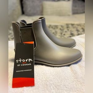 Cougar women rain boots.